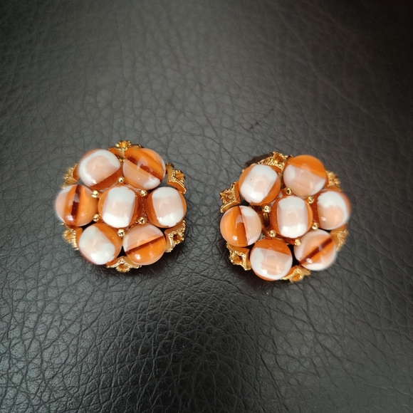 Vintage Cream and Lucite Wired Beads Cluster Earrings EUC - Picture 5 of 10